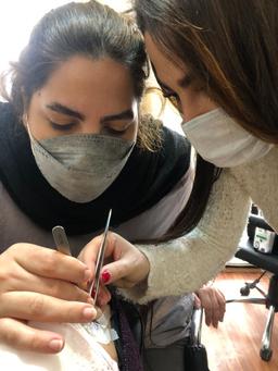 آموزشگاه آرایشگری زنانه رز سرخ