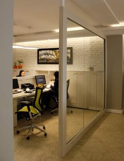 با پارتیشن اداری شیشه ای ، طراحی داخلی شرکت خود را زیباتر کنید