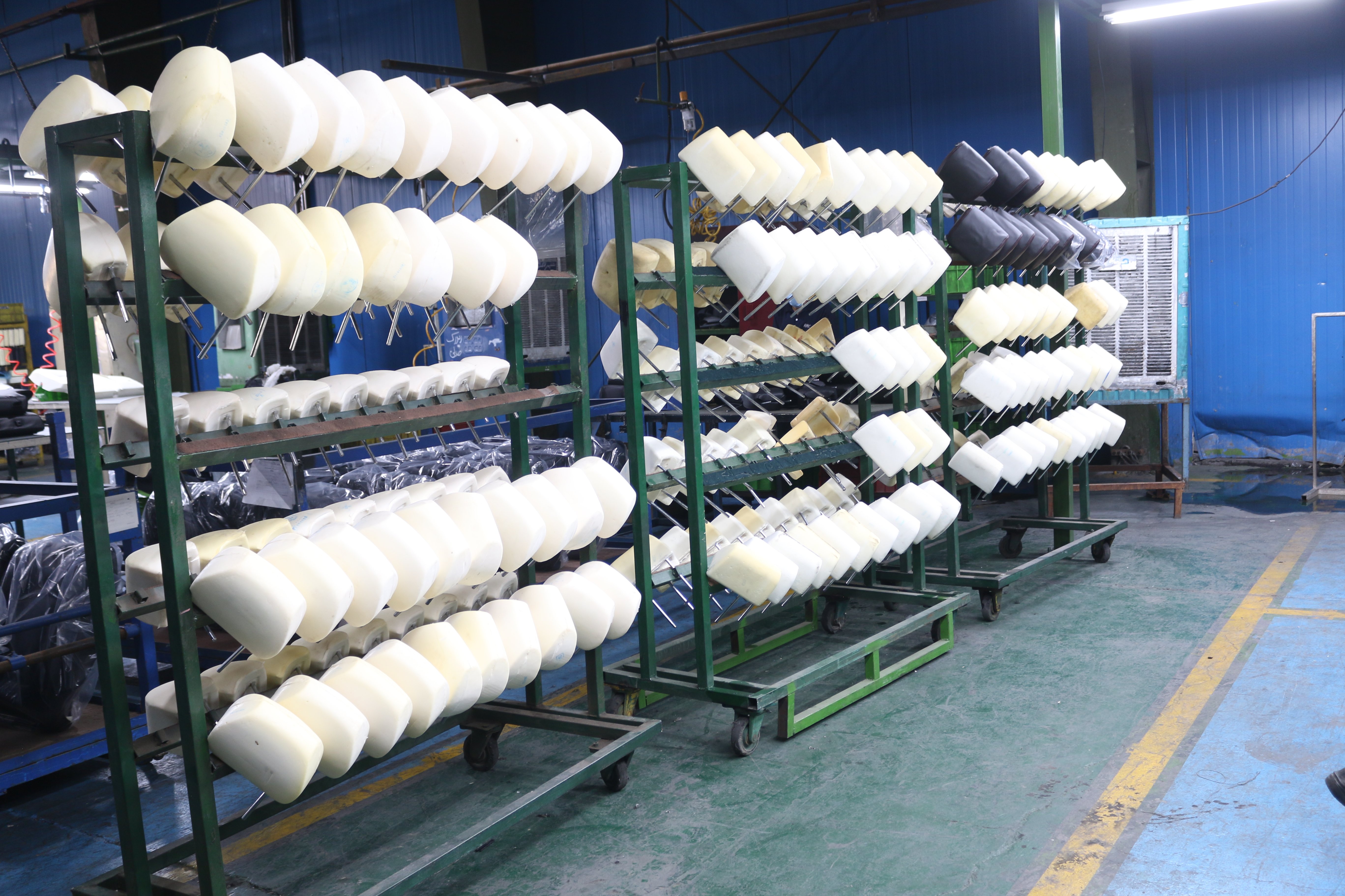 خودکفایی در تولید صندلی - کرمان موتور