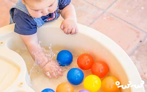آب بازی کودک نوپا چه فوایدی دارد؟