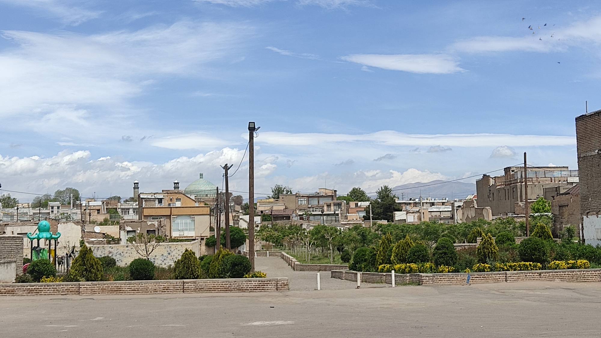 نمایی از پارک موقت در محله امام زاده حسین