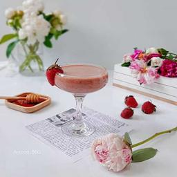 طرز تهیه اسموتی توت فرنگی با بستنی نوشیدنی خانگی ساده و سریع