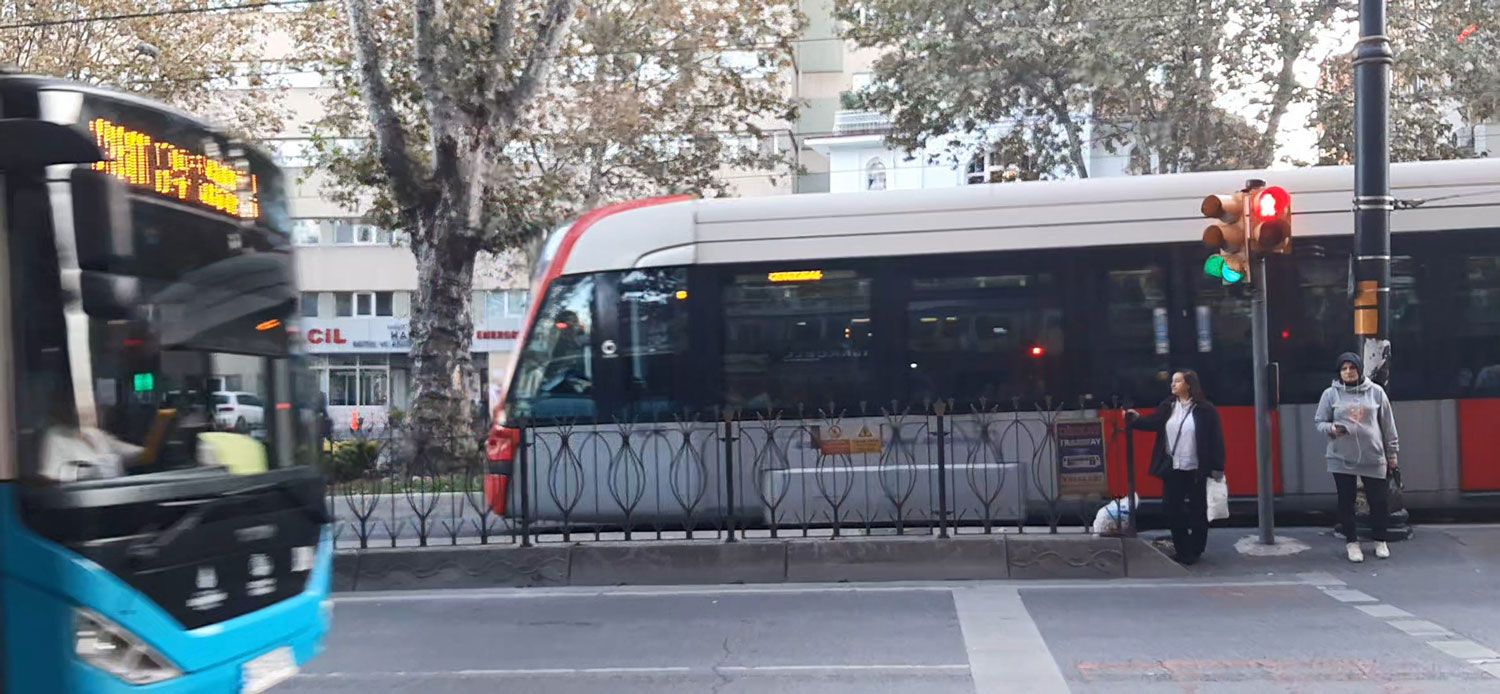 اگه به حمل و نقل عمومی شهر مسلط بشین دیگه کارتون به تاکسی های گرون استانبول نمیفته