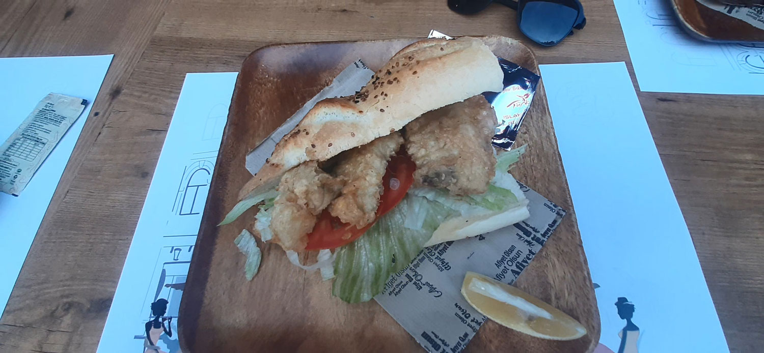 شاید این غذای دریایی ظاهر خیلی خوبی نداشته باشه ولی مزه ش بی نظیره