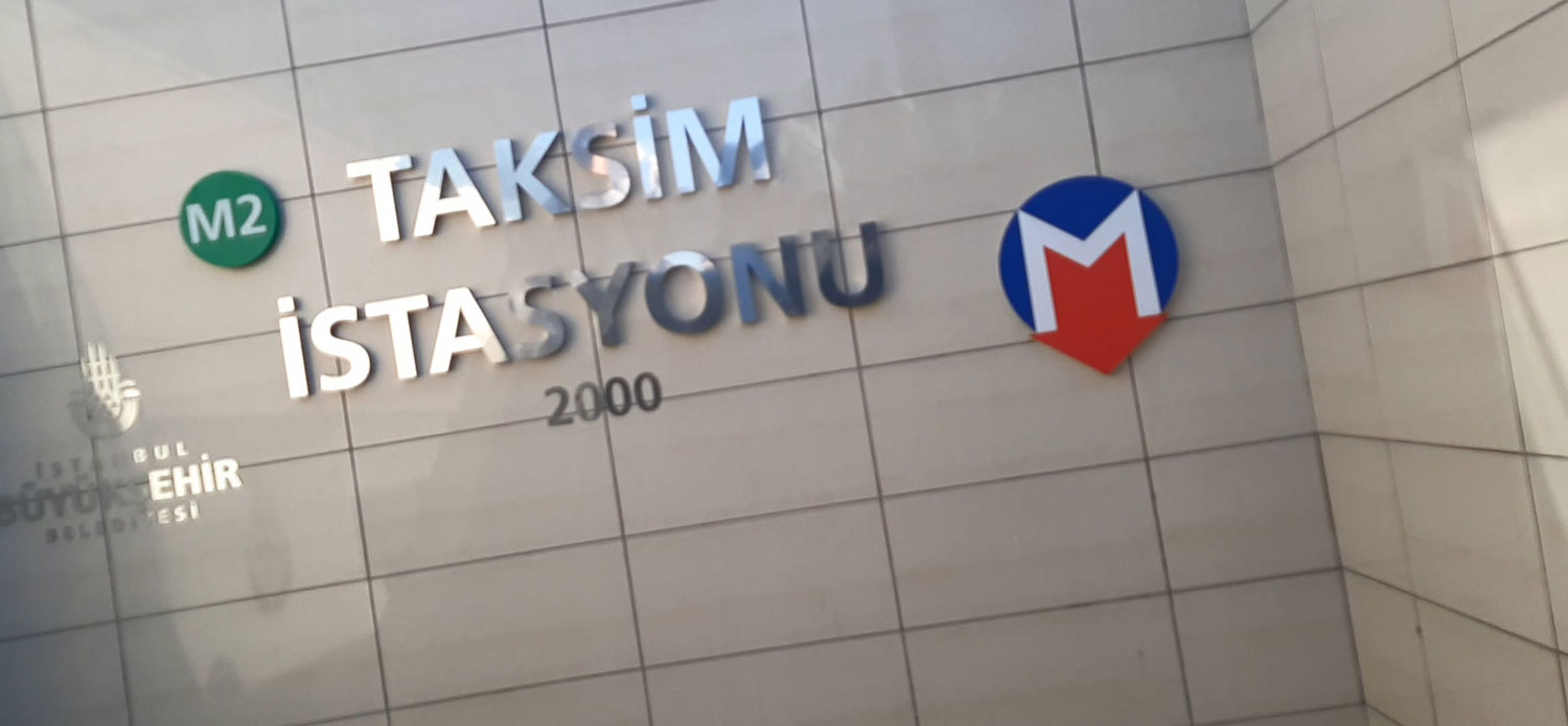 خط دو مترو استانبول فقط دو ایستگاه دارد تا دیگر خط های مترو را به میدان تکسیم متصل کند