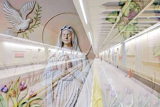 تندیس مریم در ایستگاه مریم مقدس