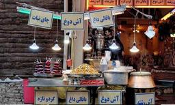 نیردی برای بقا زیر پوست شهر: بررسی چند دسته از فروشندگان غذای خیابانی در تهران