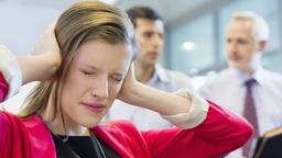 چگونه با همکاران آزاردهنده کنار بیاییم؟