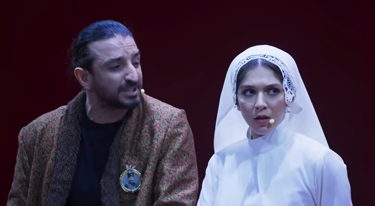 اجرای فینال کارنوال سینا ساعی در نقش امیرکبیر و سروین ضابطیان در نقش مادر امیرکبیر