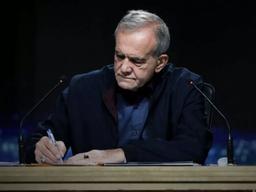 چرا به پزشکیان رای خواهم داد؟ دالان باریک آزادی