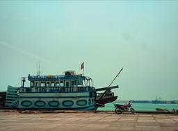 گاهی دلم تنگ می‌شود..