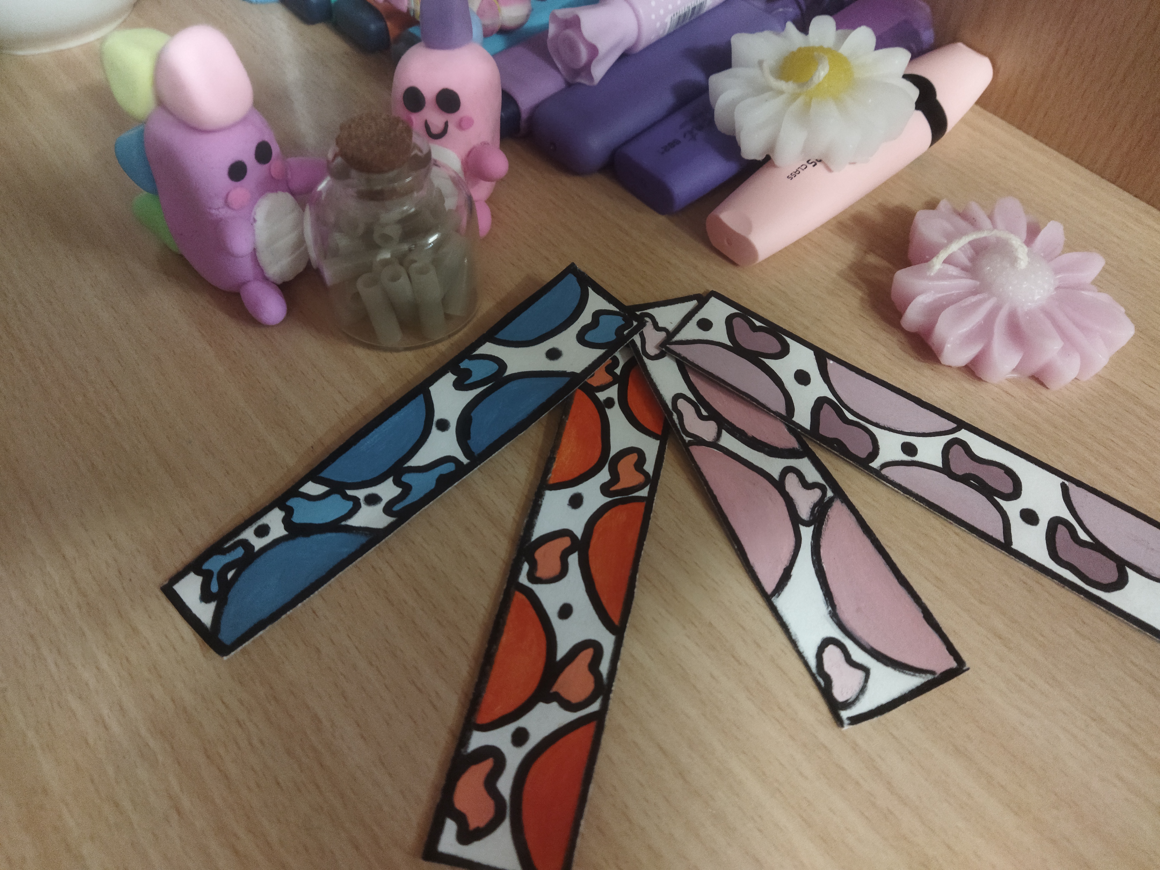 جینگولیجاتی که خواهرم درست کرد و به عنوان نشانگر کتاب به من فروخت