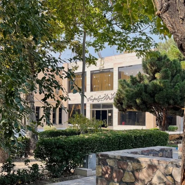 دانشکده ی خوشگلم توی پاییز