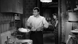 یادداشتی بر فیلم «آپارتمان» بیلی وایلدر؛ یک دفترچه راهنما برای کنار آمدن با تنهایی