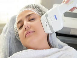 ویژگی‌های یک کلینیک زیبایی پوست و مو در شهر تهران