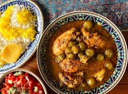 طرز تهیه خورشت گوجه سبز غذای بهاری خوشمزه