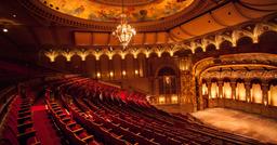 چگونه از نمایشنامه خواندن لذت ببریم؟