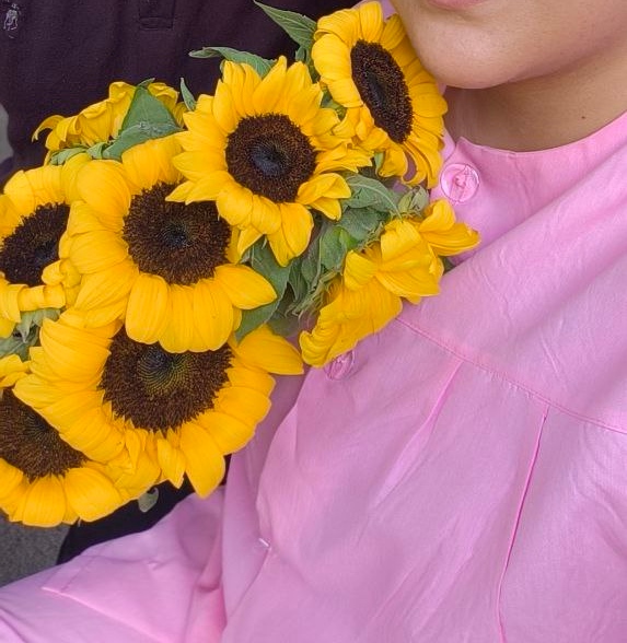 این عکس را همان روز باهم گرفتیم.