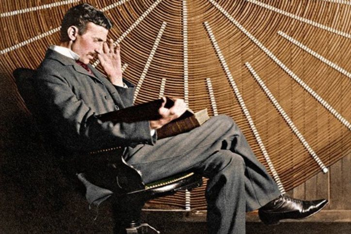 نیکولاس تسلای عزیز در حال بلند پروازی?