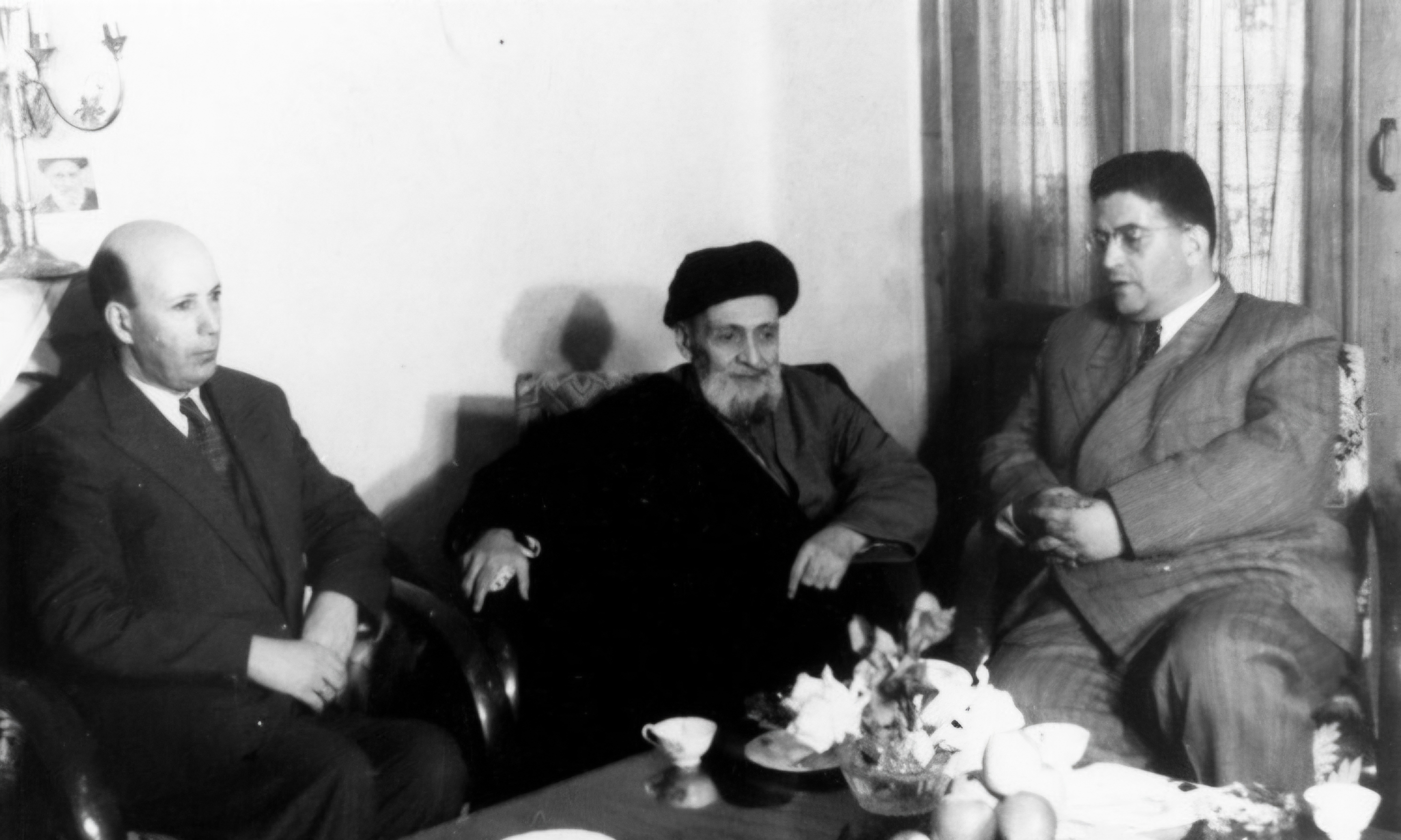 دیدار خلیل ملکی و مظفر بقایی با آیت‌الله کاشانی / عکس از iichs.ir