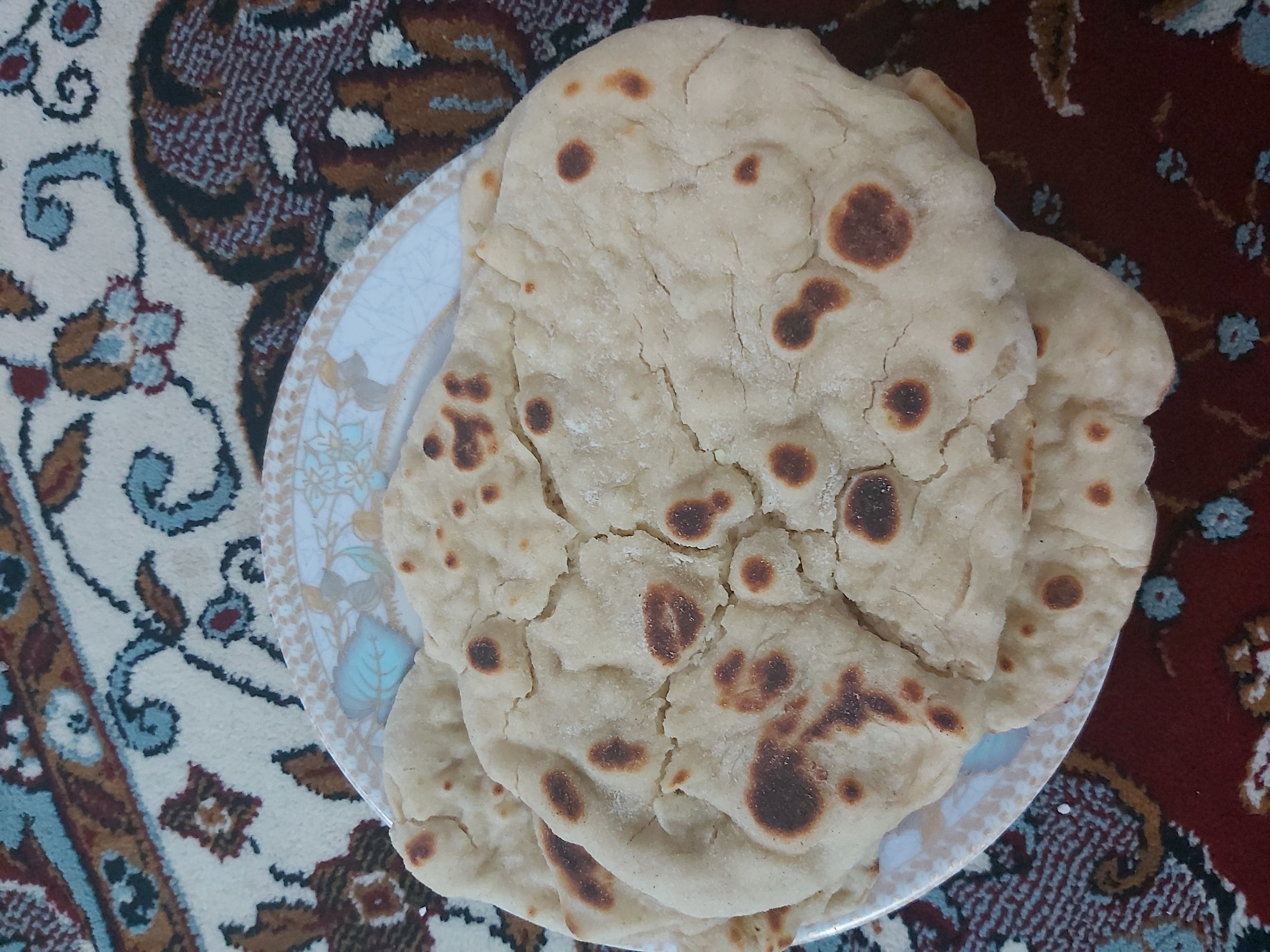 این نون سیب‌زمینی هست، اینقدر پز اینکه من اینو درست کردم تو خوابگاه دادم که مردم😁😎😂، بهشون گفتم می‌خوام براتون درست کنم.