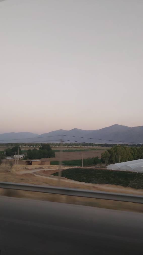 اینجا ۵ عصر ۱۳ تیره