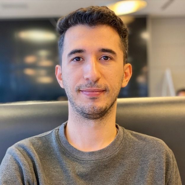 آدرین علی نژاد