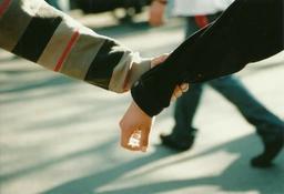 "قصه‌ی دستامون " .. 🤝🏻