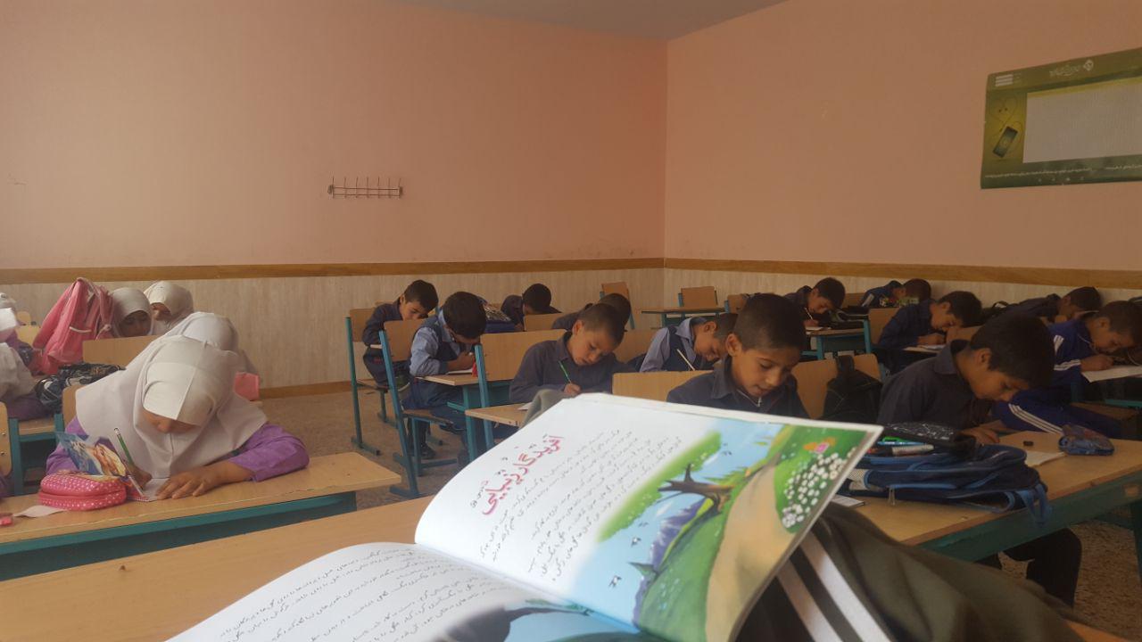 کلاس چهارم زنگ املا البته این عکس ربطی به متن نداره!😁