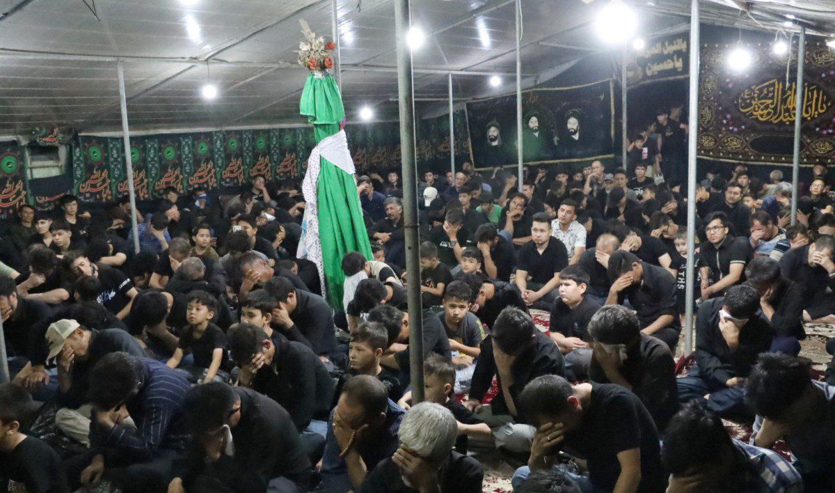 این عکس مربوط به یکی از تکایای مهاجرین در ایران است که از آیت‌الله گوگل برداشته شده و دَخل و رَبطی به این یادداشت ندارد.