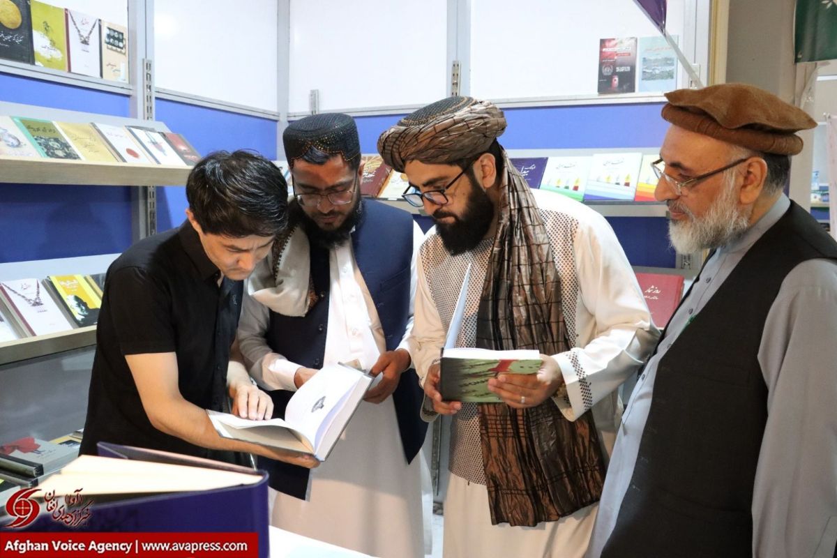 از نمایشگاه کتاب پارسال، به عنوانِ مسؤل غرفه ناشران افغانستان 