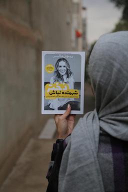 معرفی کتاب شرمنده نباش دختر