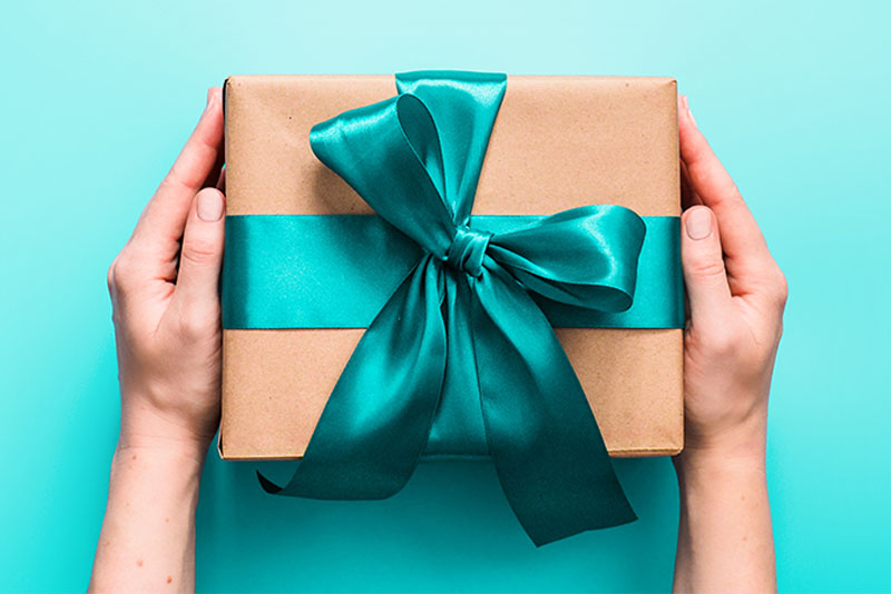 بگذار هدیه‌ات خودش سخن بگوید.