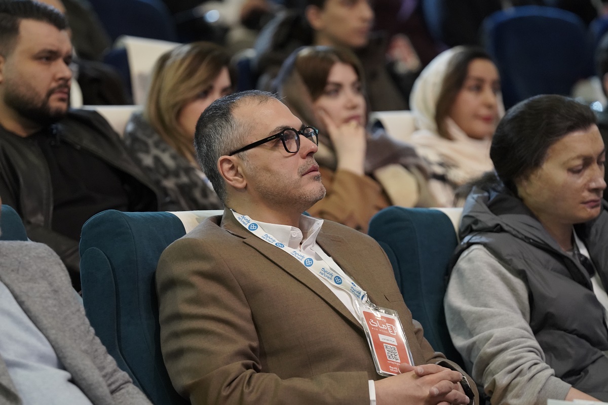 درست است که موضوع این مقاله درباره مدیرعامل‌هاست، اما گاهی مشاورها هم باید دیده شوند:)