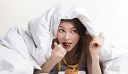 آیا غذا خوردن قبل از خواب باعث چاقی میشود؟