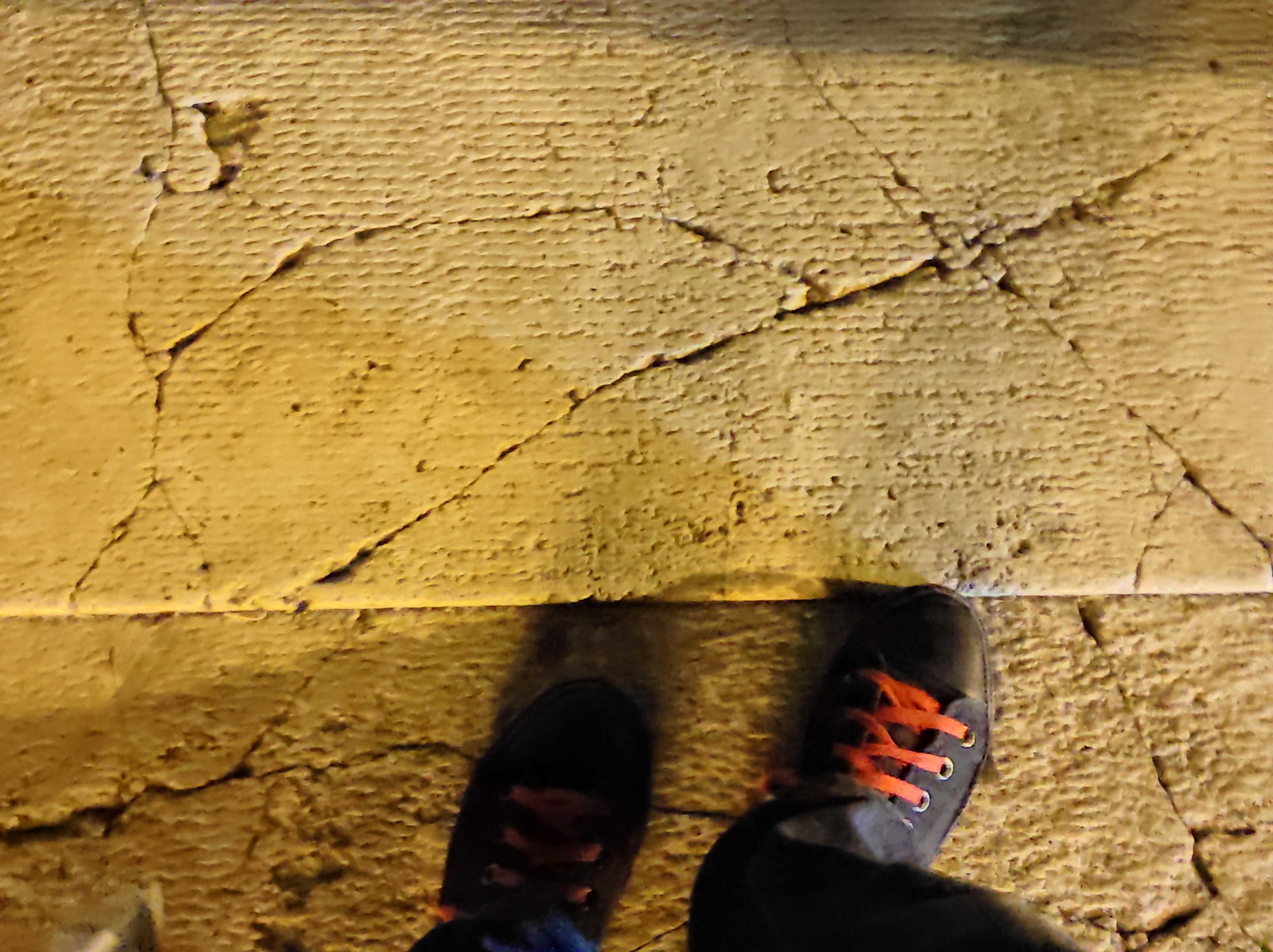 از مجموعه عکسای من از کفش هام در مکان های مختلف، که نمیدونم چرا انقدر دوستشون دارم.