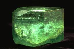 فواید و خصوصیات سنگ زمرد