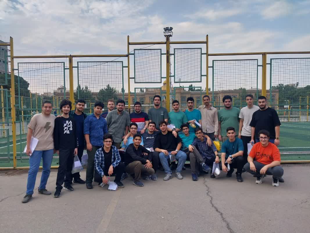 روز کنکور سعی کنید با دوستاتون توی یک حوزه آزمون بدید. خیلی روی روحیه تاثیر میذاره.