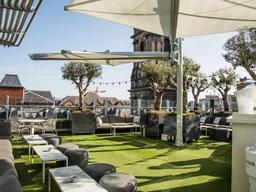 چمن مصنوعی پشت بام