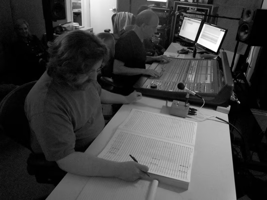 تصویری از Russell Brower آهنگساز و تیم آهنگسازی او درحال ساخت موسیقی متن World of Warcraft