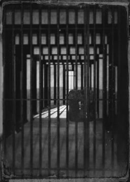 نور بر دخمه‌ی به اصطلاح خودسرها