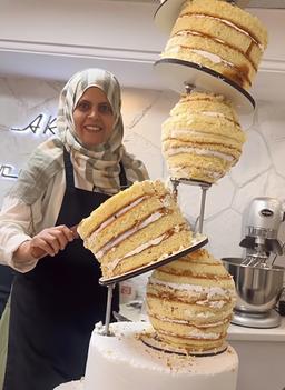 صوده رحیمی؛ از پشت‌بام خانه تا آموزش حرفه‌ای کیک و شیرینی در فضای آنلاین