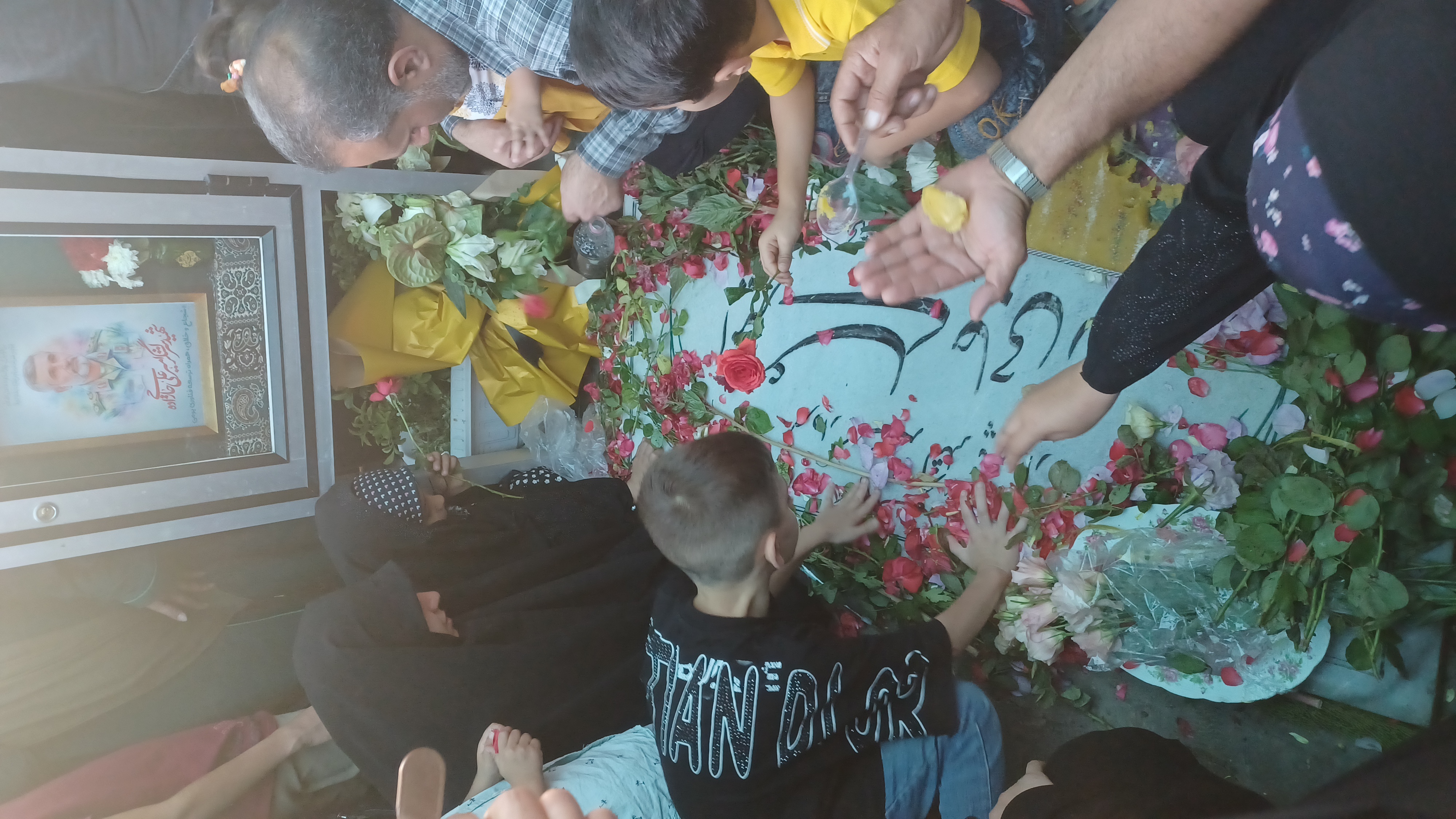 کسی که بهشت زهرا و سر زدن به مزار شهدا حالشو خوب می‌کنه