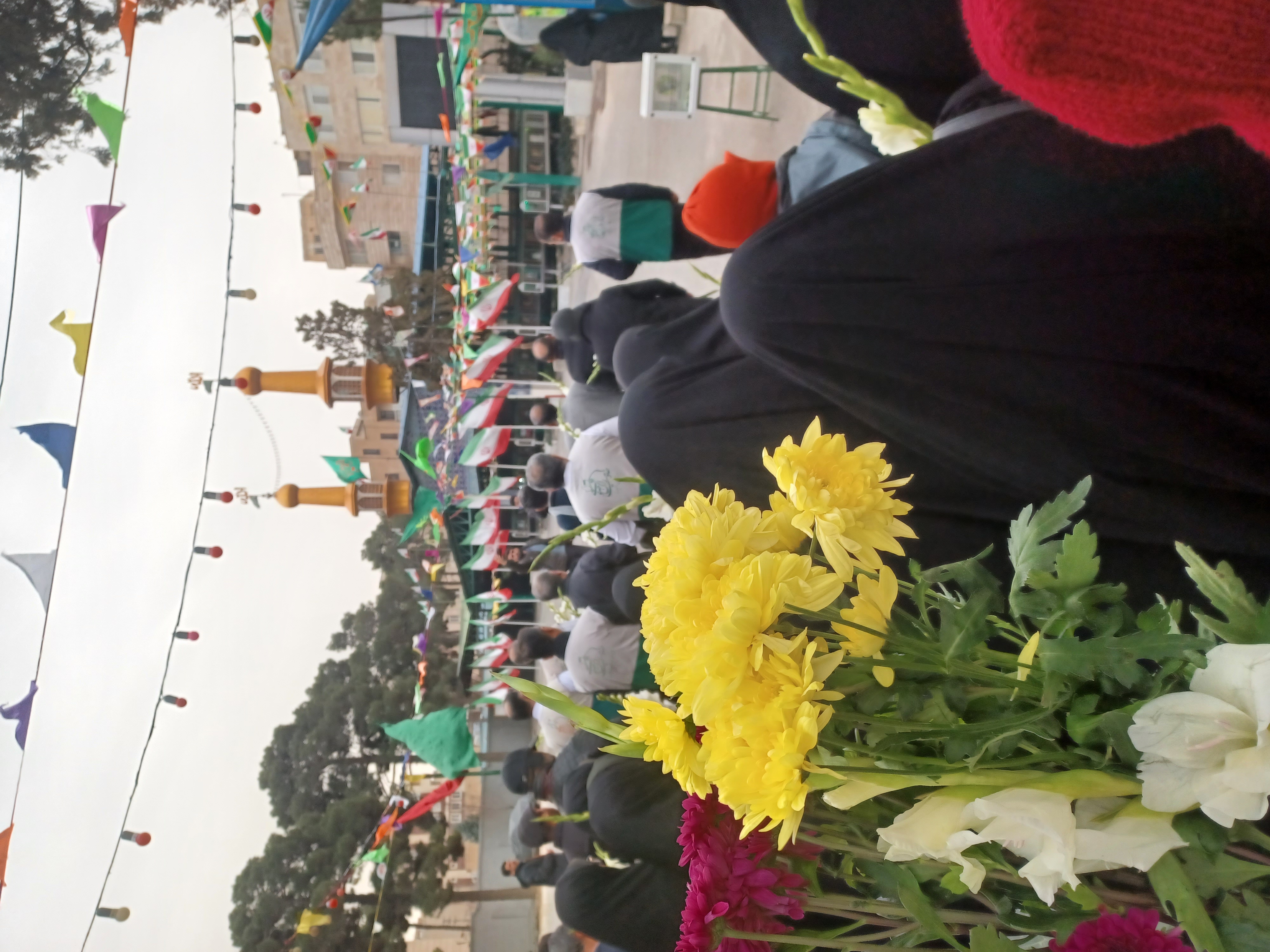 هروقت خادمیار امام رضا دیدی یاد من بیفت