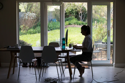 چطور دورکاری منجر به ساعات کاری طولانی‌تر و جلسات بیش‌تر شده است*