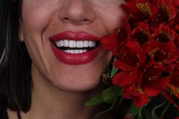 چه افرادی نمی‌توانند دندان‌های خود را لمینت کنند؟