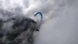 چرا زیر باران پرواز نکنیم؟