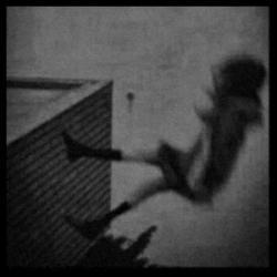 جایی میان اسمان و زمین...