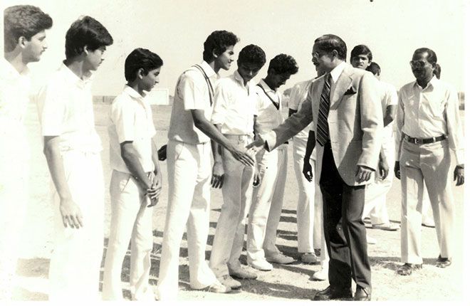 ساتیا نادلا در لباس ورزش کریکت