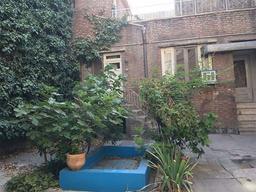 خانهٔ حیاط‌دار مادربزرگ، آرزوی دیرینهٔ خانواده